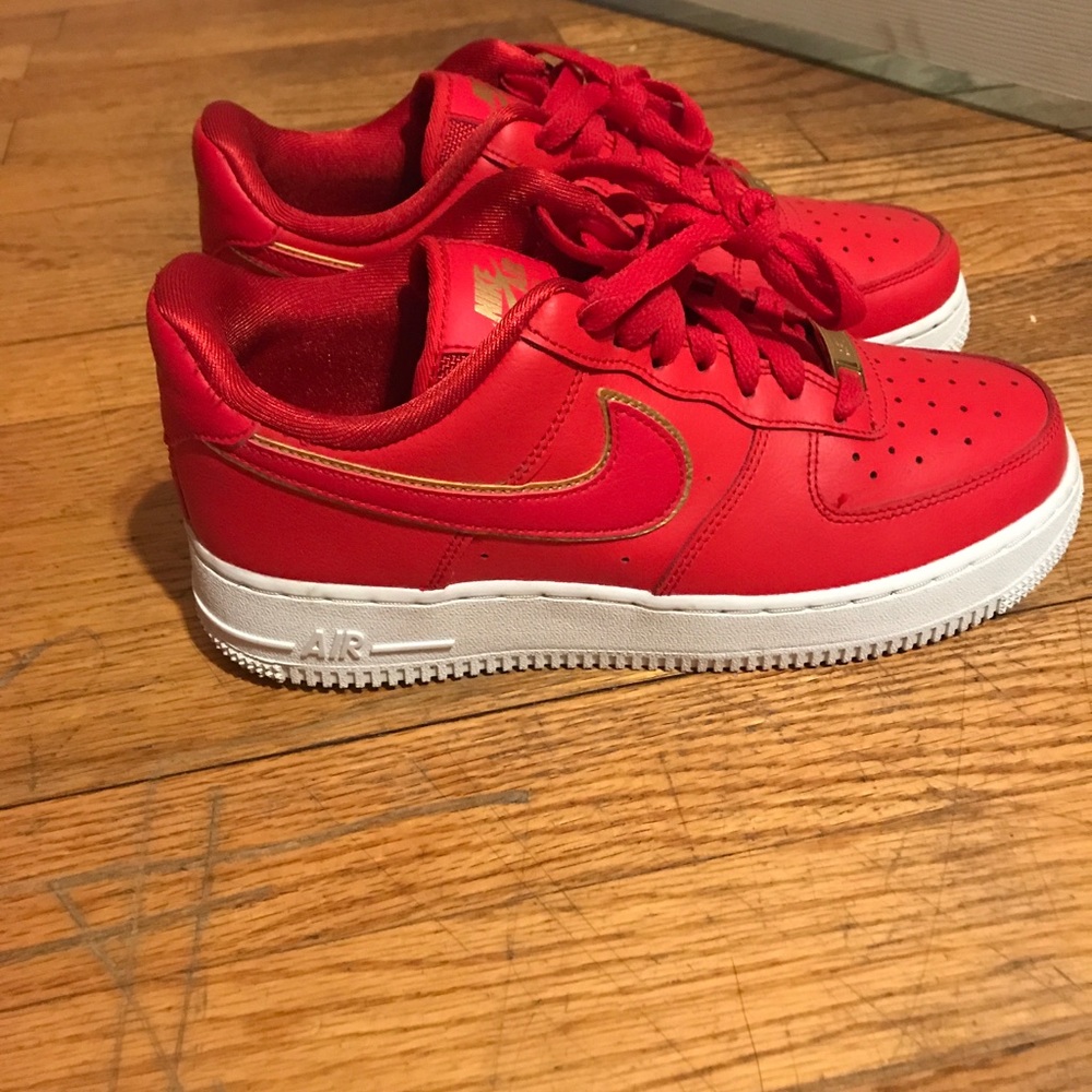 red nike shoes